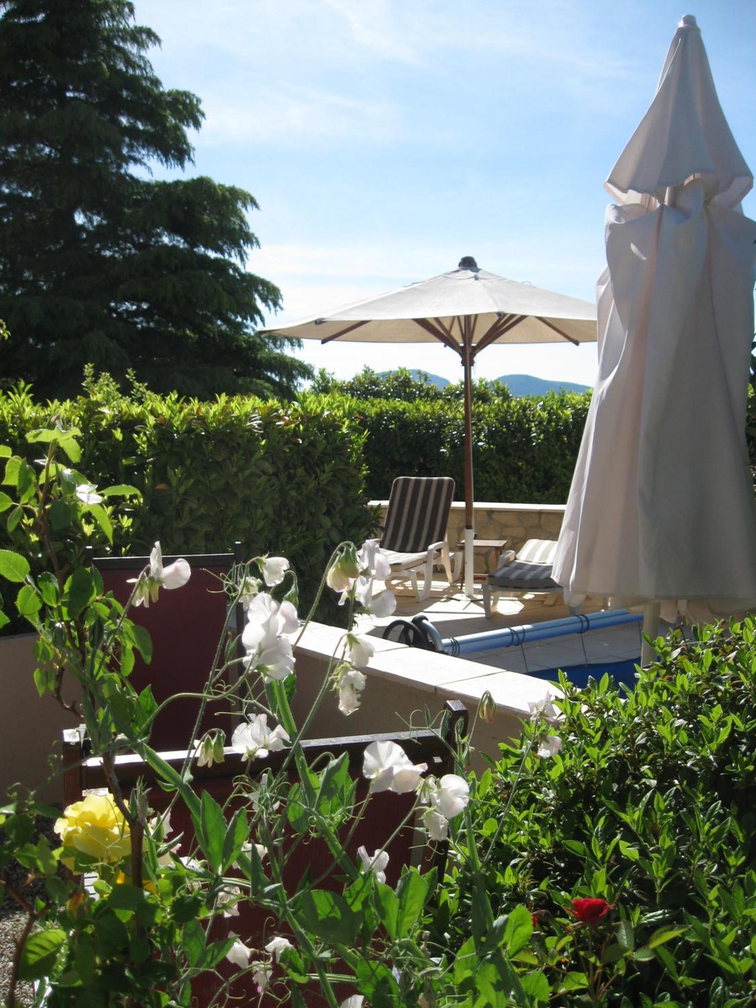 Logis Hotel Le Vieil Amandier Trigance Exterior foto